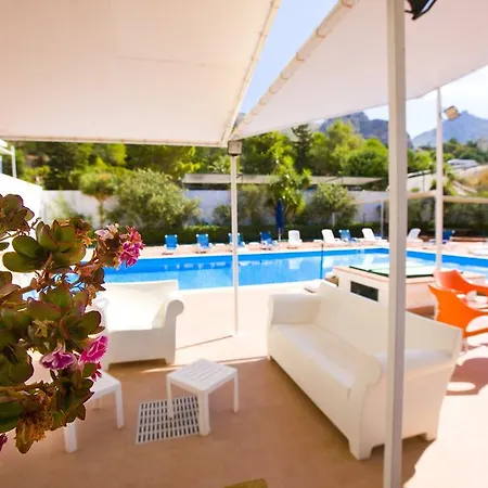 Hotel Pocho 3*