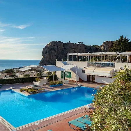 Hotel Pocho 3*